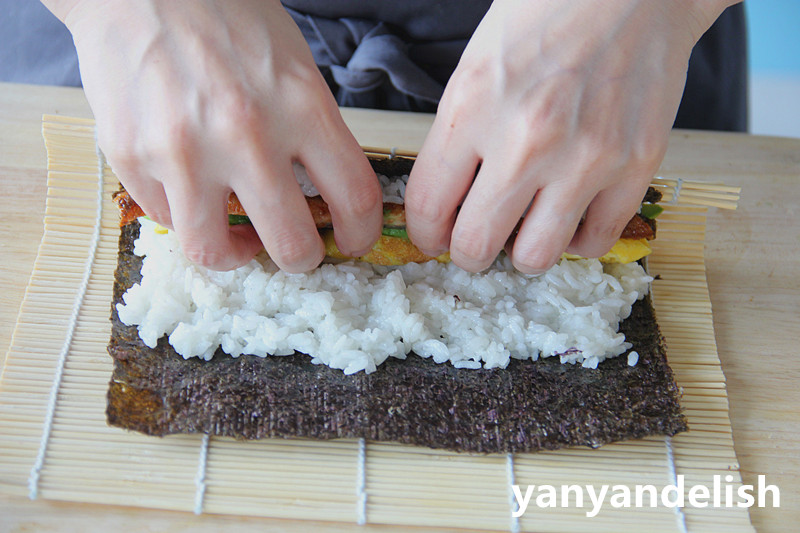 照燒鰻魚牛油果&海蝦沙拉芒果壽司的做法 步骤8