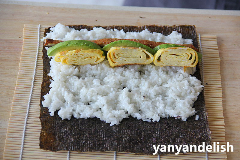 照燒鰻魚牛油果&海蝦沙拉芒果壽司的做法 步骤7