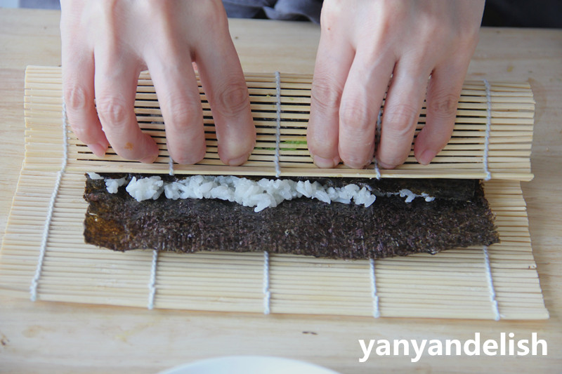照燒鰻魚牛油果&海蝦沙拉芒果壽司的做法 步骤9
