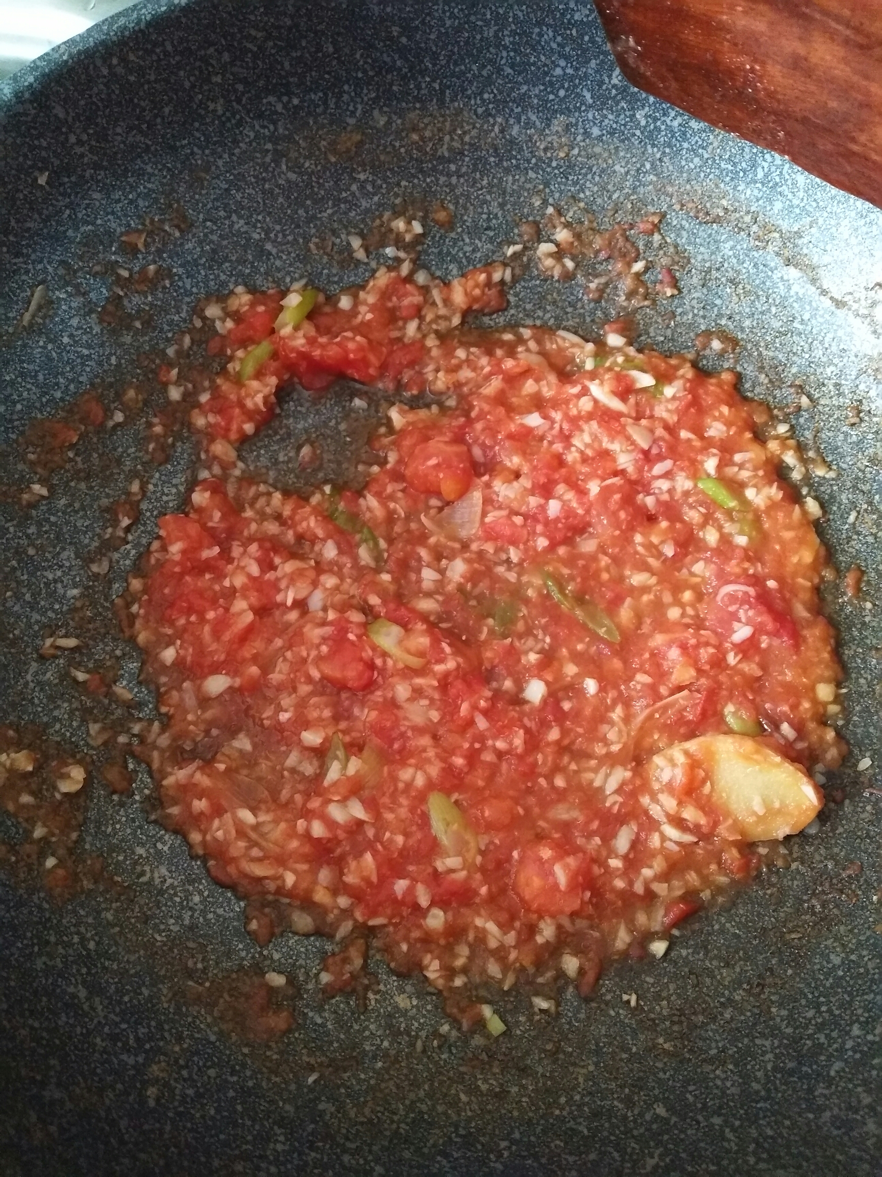番茄蒜蓉蝦的做法 步骤3