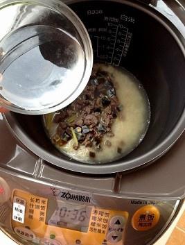 電飯煲版皮蛋瘦肉粥的做法 步骤11