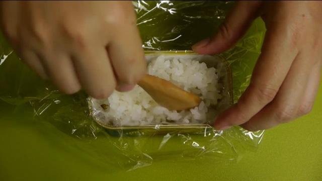 Spam Sushi Masubi 午餐肉甜蛋壽司 by あっ、 妄想グルメだ!的做法 步骤7