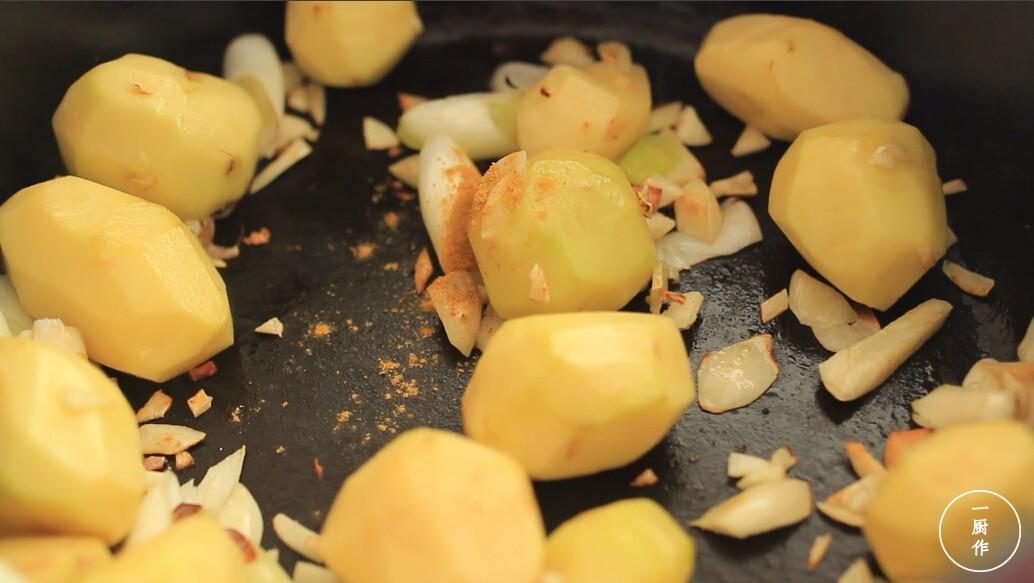 【一廚作】VOL53 風物料理の咖哩土豆小甘藍的做法 步骤1
