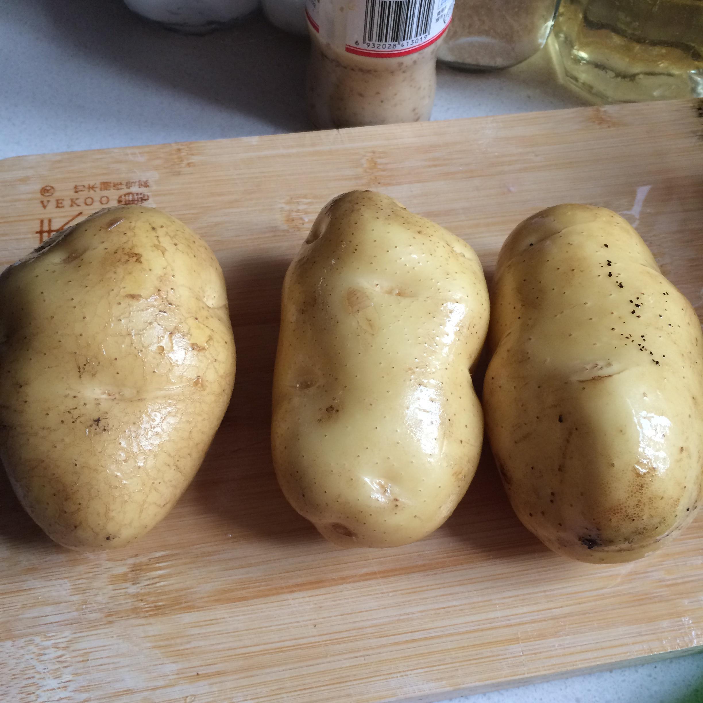土豆燜雞腿的做法 步骤2