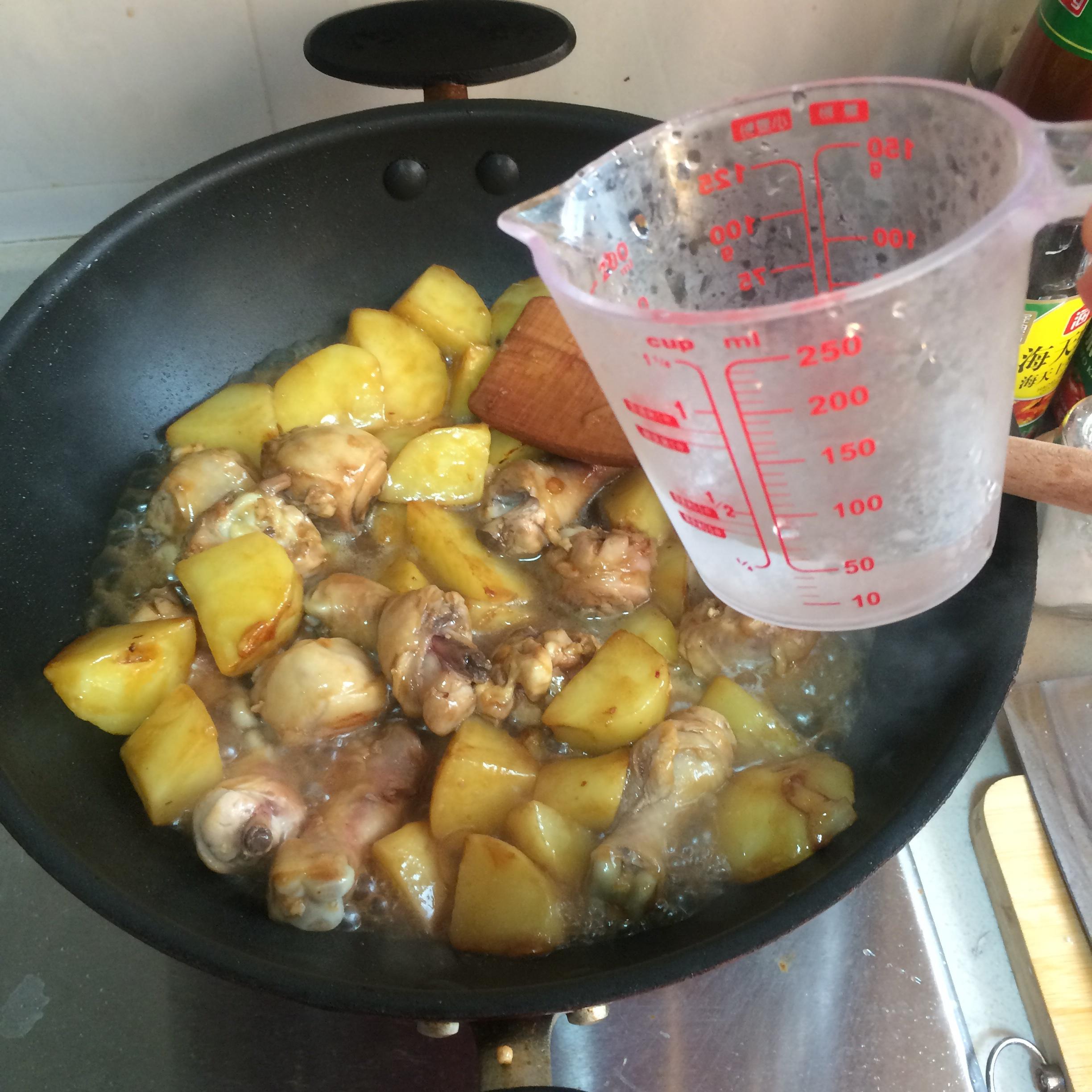 土豆燜雞腿的做法 步骤11