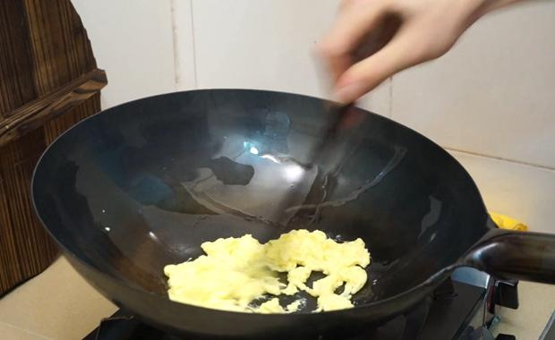 蛋炒河粉 幹炒河粉的做法 步骤1