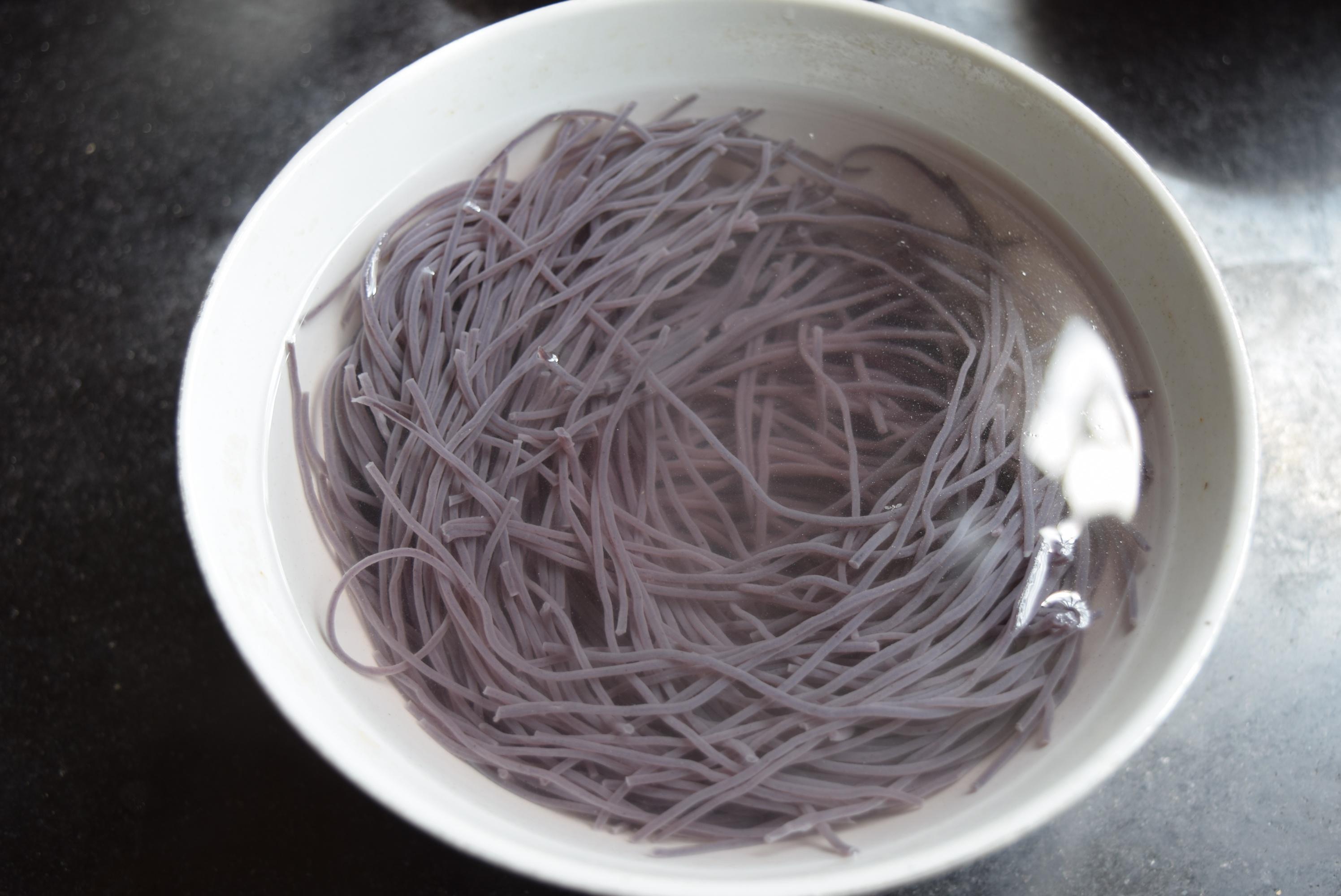 豆漿紫米米線的做法 步骤1