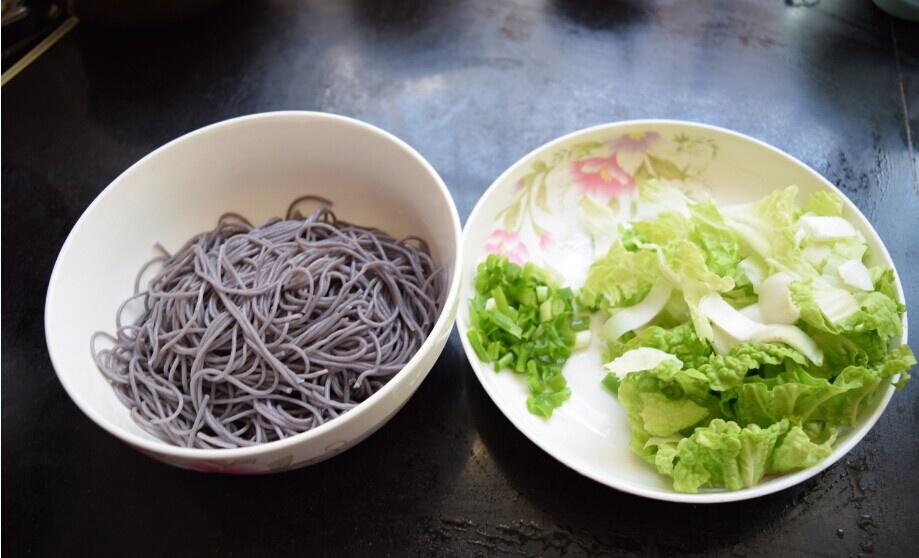 豆漿紫米米線的做法 步骤3