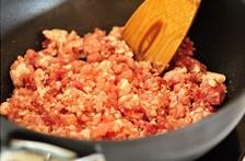 碎米芽菜肉臊面的做法 步骤1