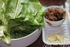 豆豉鯪魚炒油麥菜的做法 步骤1