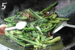 豆豉鯪魚炒油麥菜的做法 步骤5