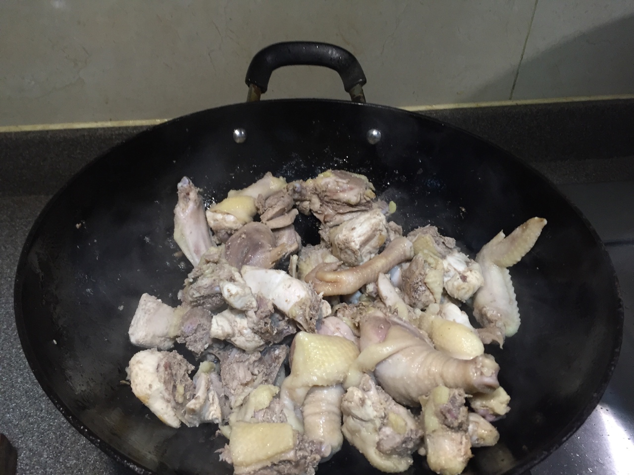 小雞燉蘑菇的做法 步骤3