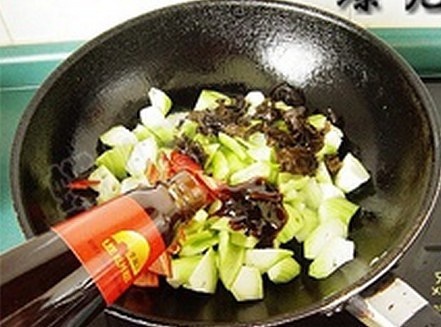 青紅椒木耳蠔油炒絲瓜的做法 步骤7