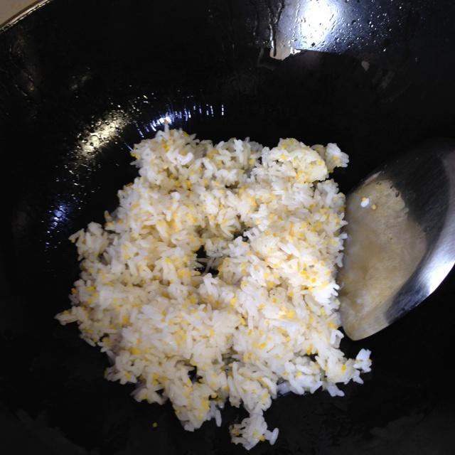 黃金蛋炒飯（西式炒飯）的做法 步骤2