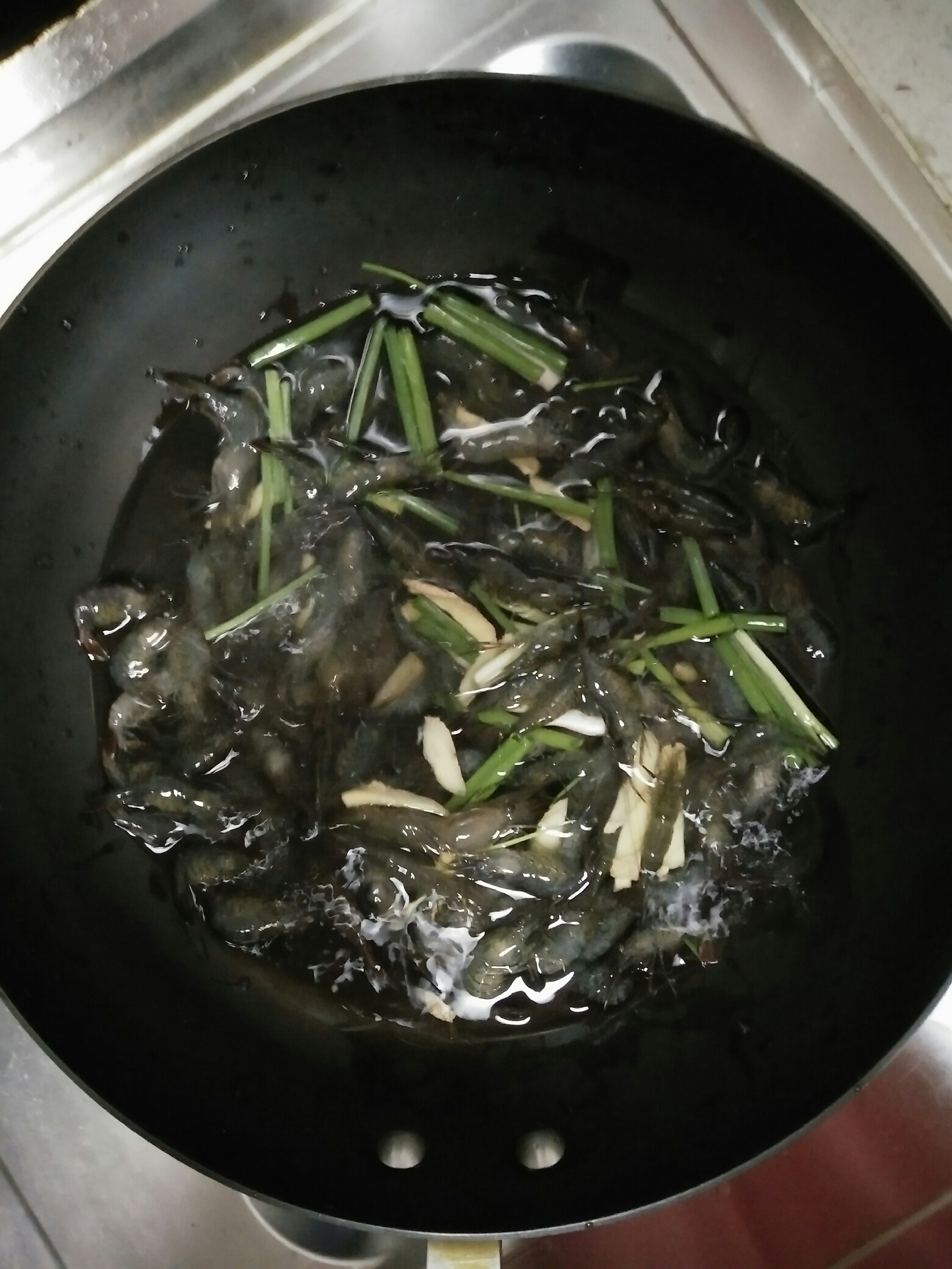 水煮河蝦的做法 步骤3