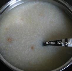 瑤柱皮蛋瘦肉粥的做法 步骤3