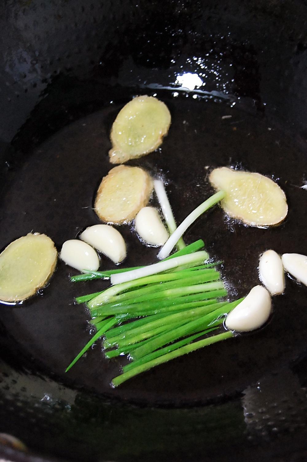 砂鍋油豆腐雞翅煲的做法 步骤6
