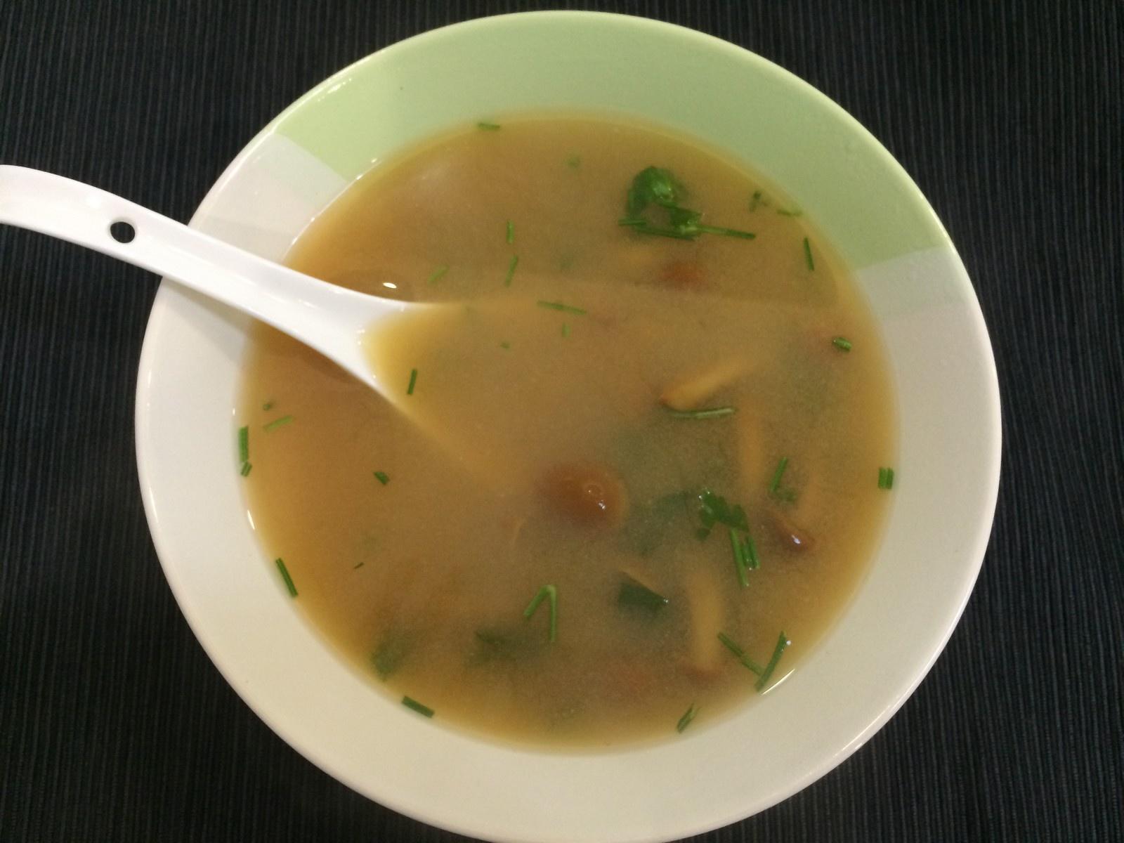 《昨日的美食》之滑菇鴨兒芹味噌湯的做法 步骤6