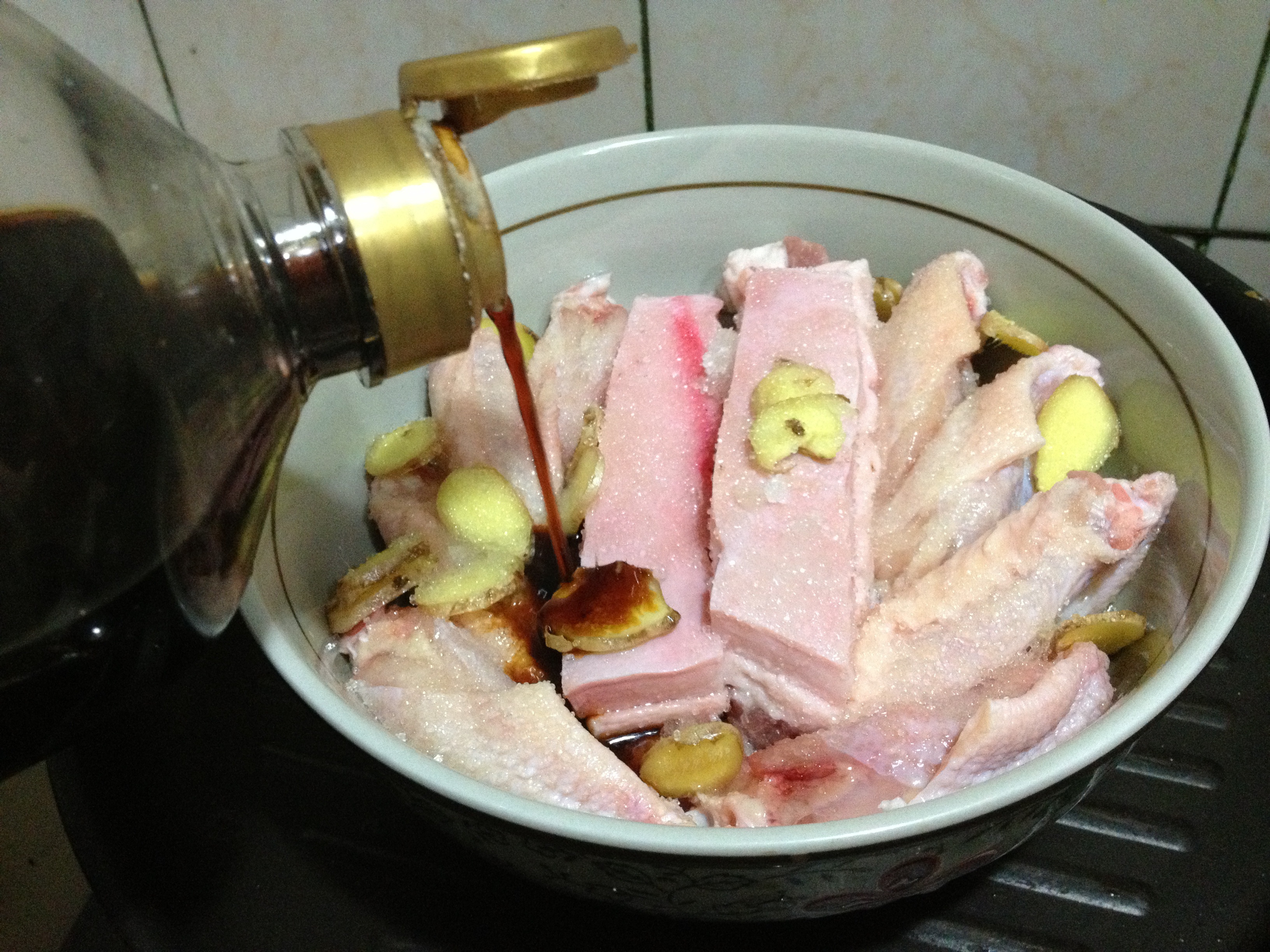 快手菜必備：肉類（五花肉、雞翅）的醃製的做法 步骤5