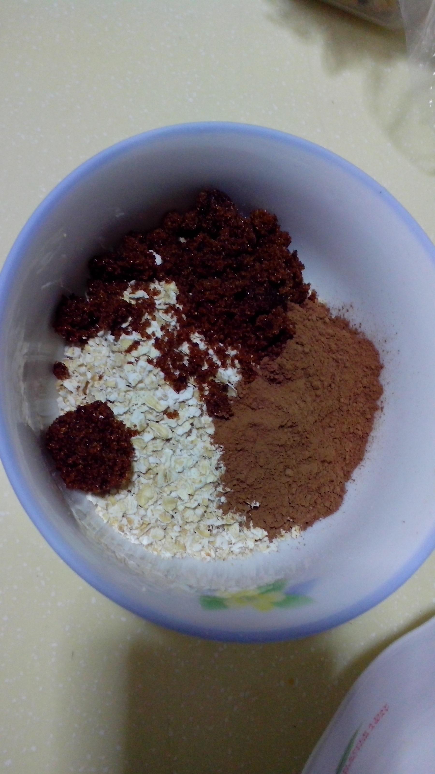 微波爐巧克力燕麥酥的做法 步骤1