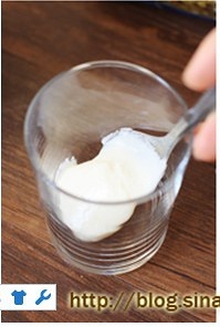 超簡單的營養早餐--酸奶麥片的做法 步骤1