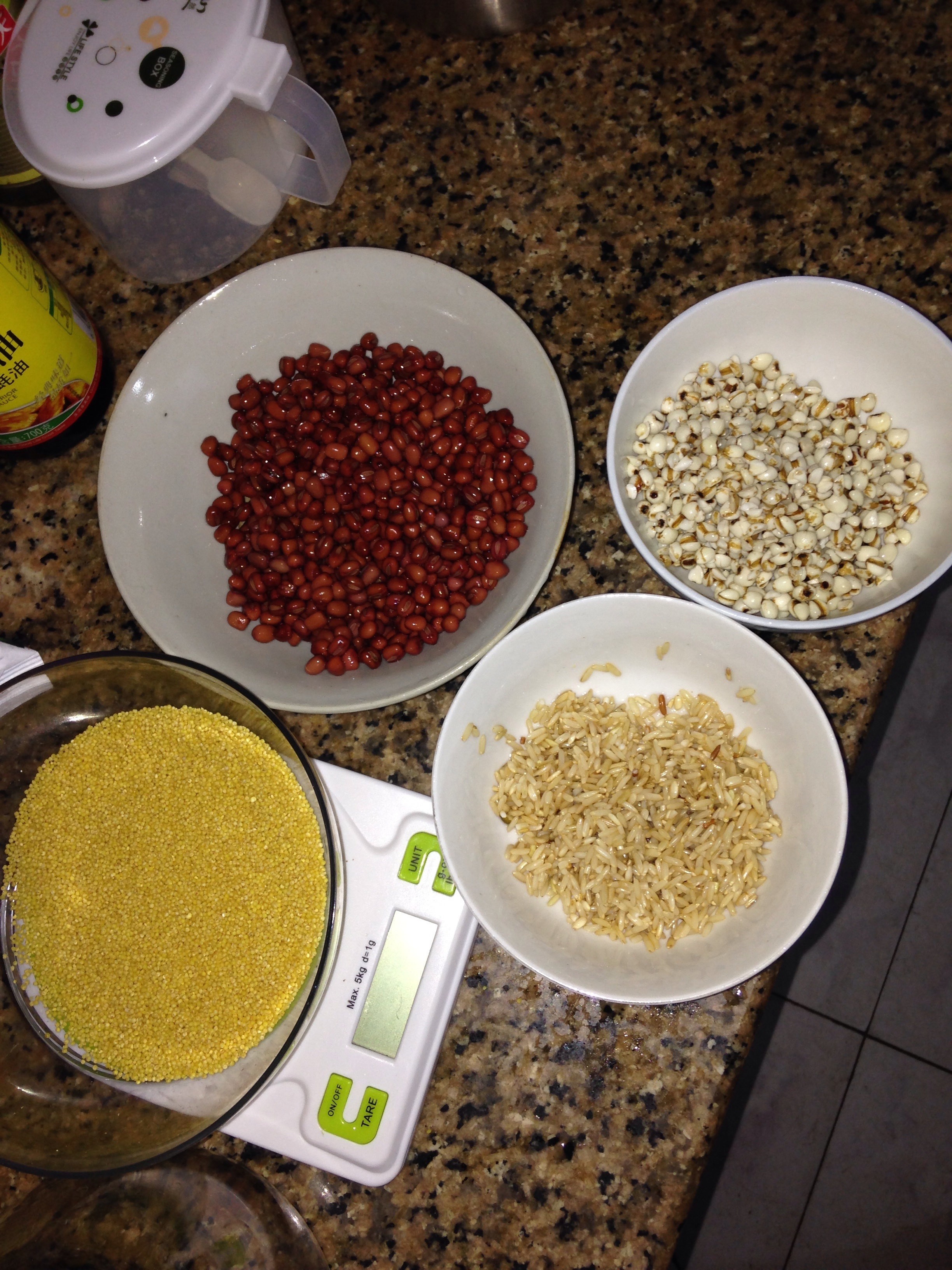 紅豆薏仁小米糙米桂圓紅棗粥的做法 步骤1