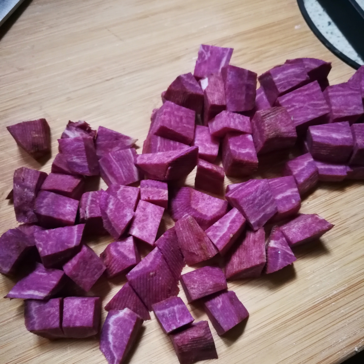紫薯桃膠銀蓮羹的做法 步骤3