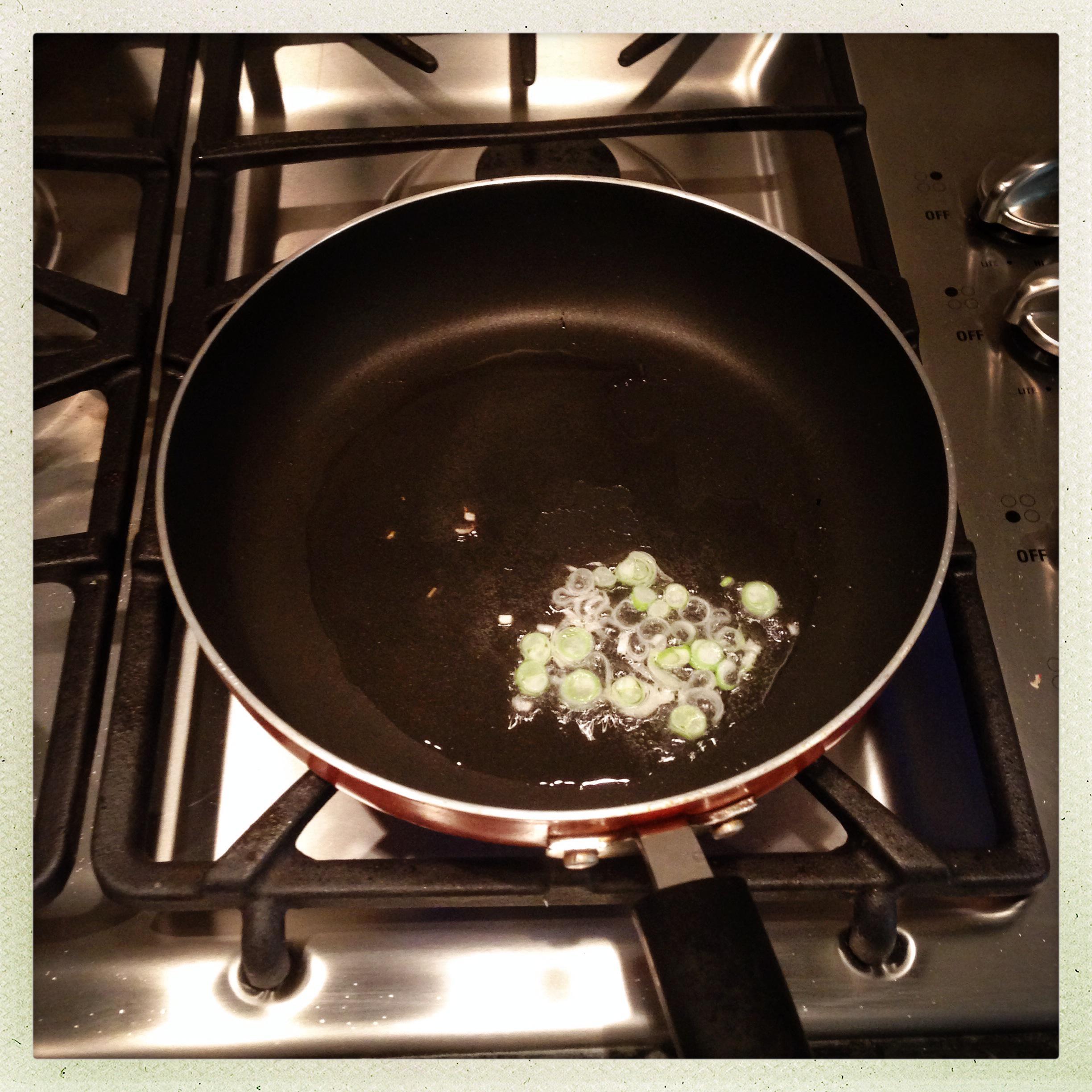 火爐火版 芝士泡菜玉米炒飯的做法 步骤1