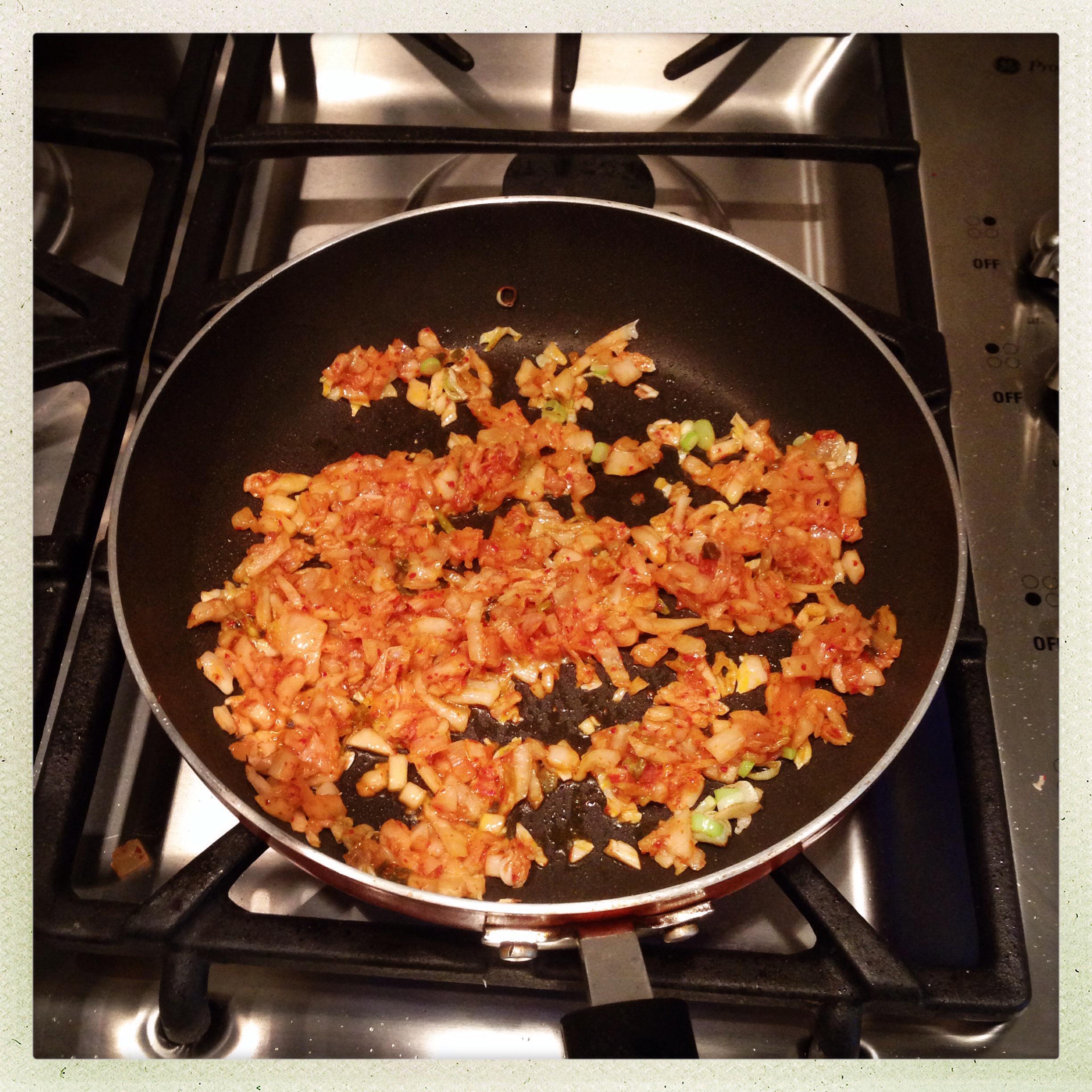 火爐火版 芝士泡菜玉米炒飯的做法 步骤2