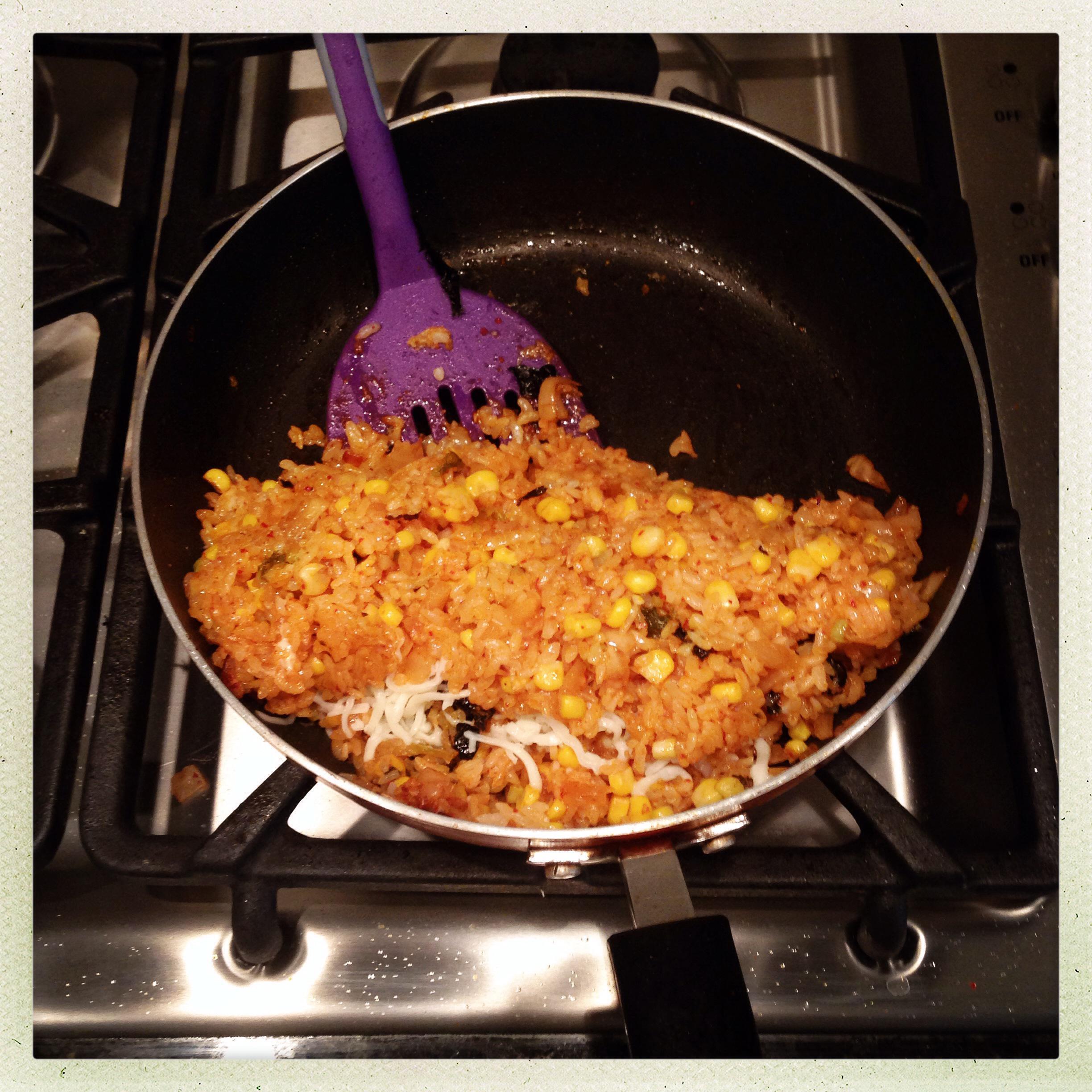 火爐火版 芝士泡菜玉米炒飯的做法 步骤8