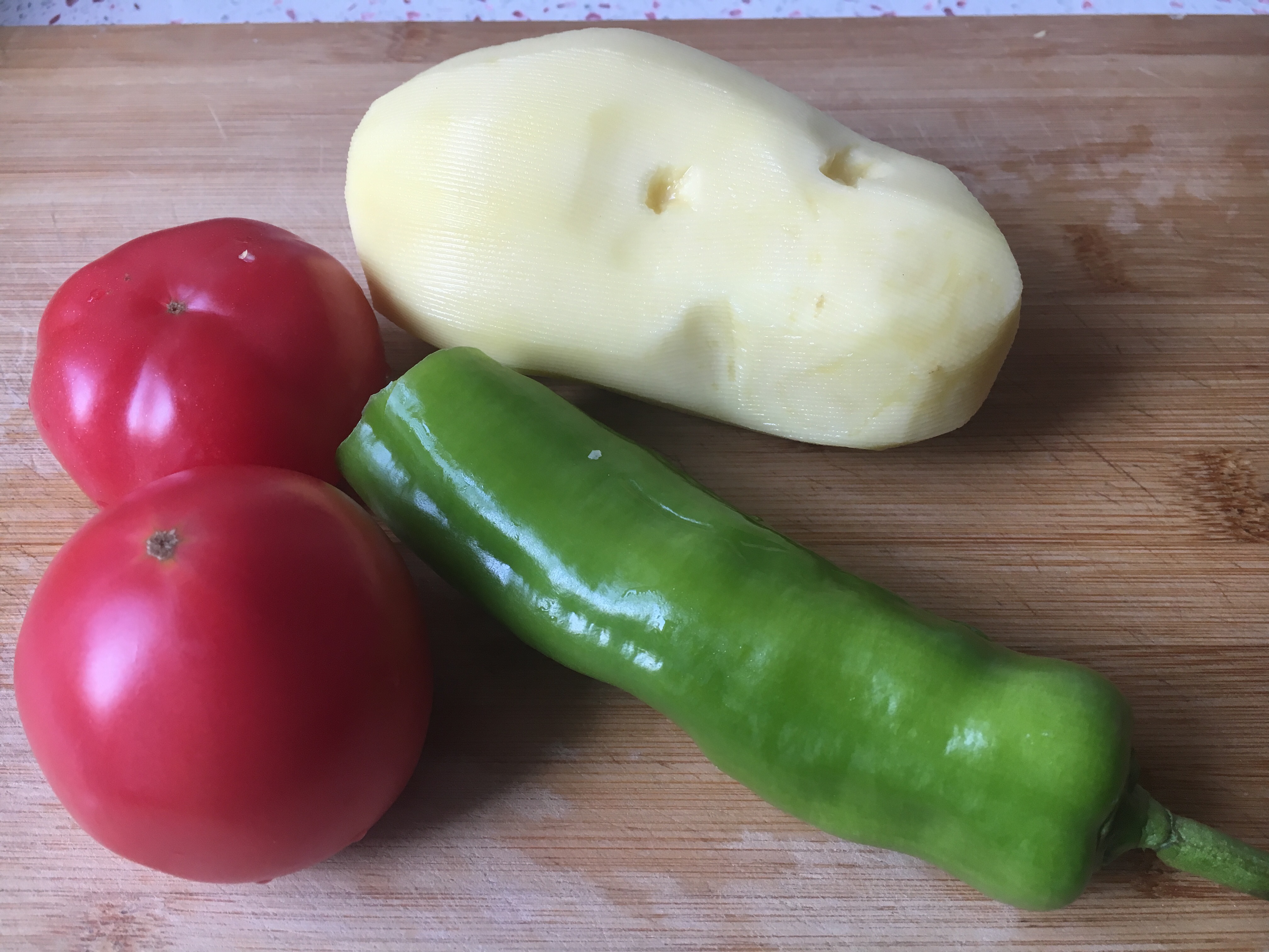 超級下飯菜紅綠燈（番茄辣椒炒土豆）的做法 步骤1