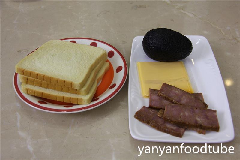 牛油果早餐三明治 Avocado Breakfast Toasted Sandwich的做法 步骤1
