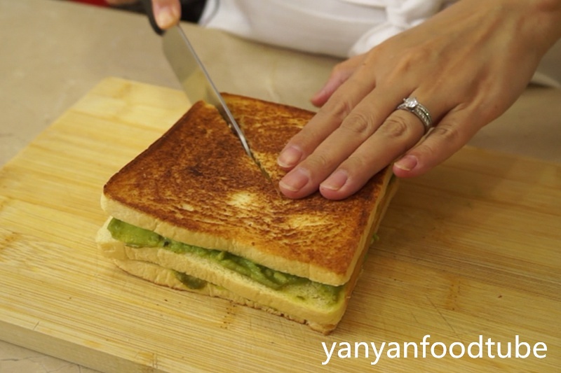 牛油果早餐三明治 Avocado Breakfast Toasted Sandwich的做法 步骤6