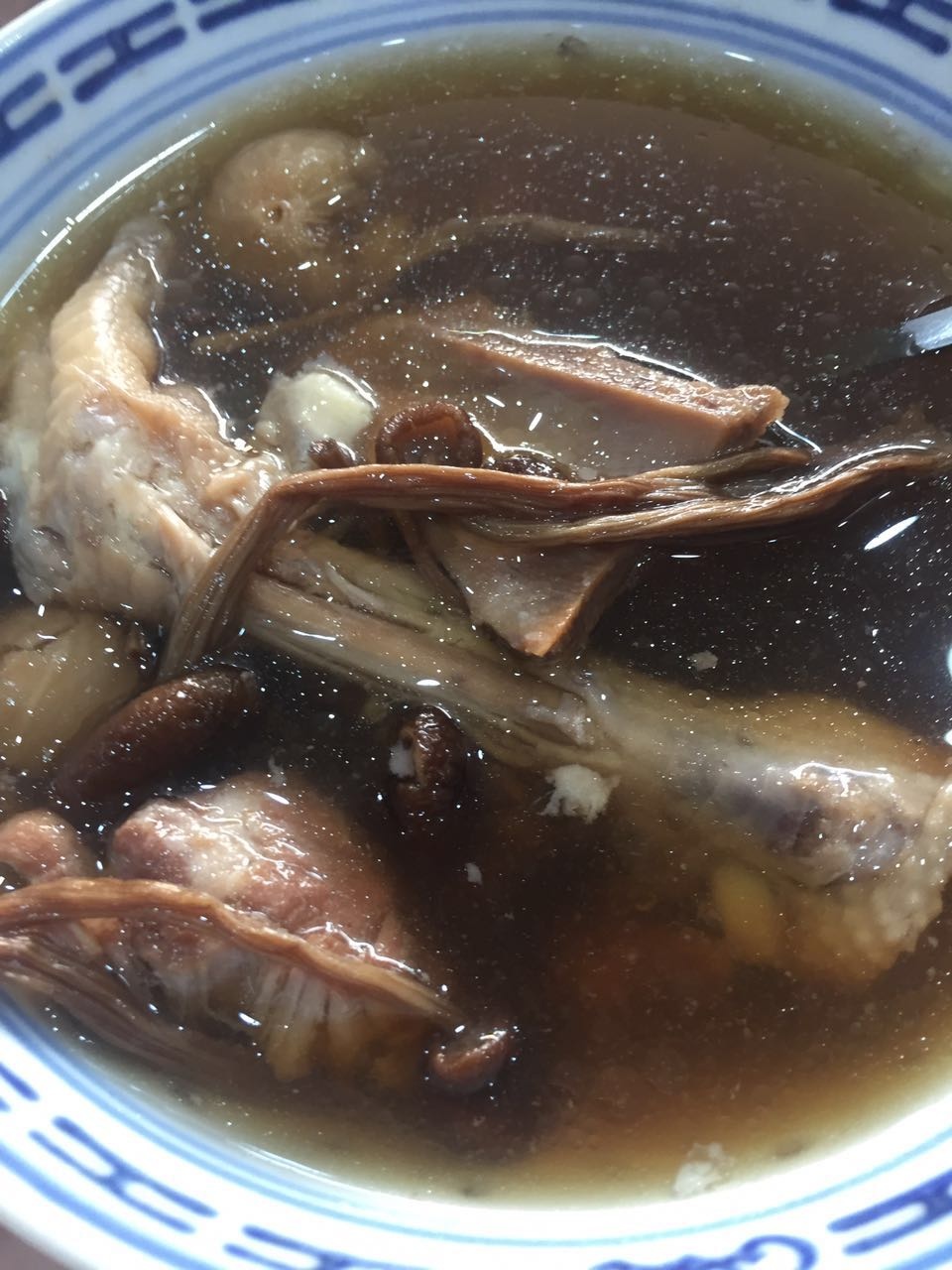 茶樹菇豬骨雞燉湯的做法 步骤1