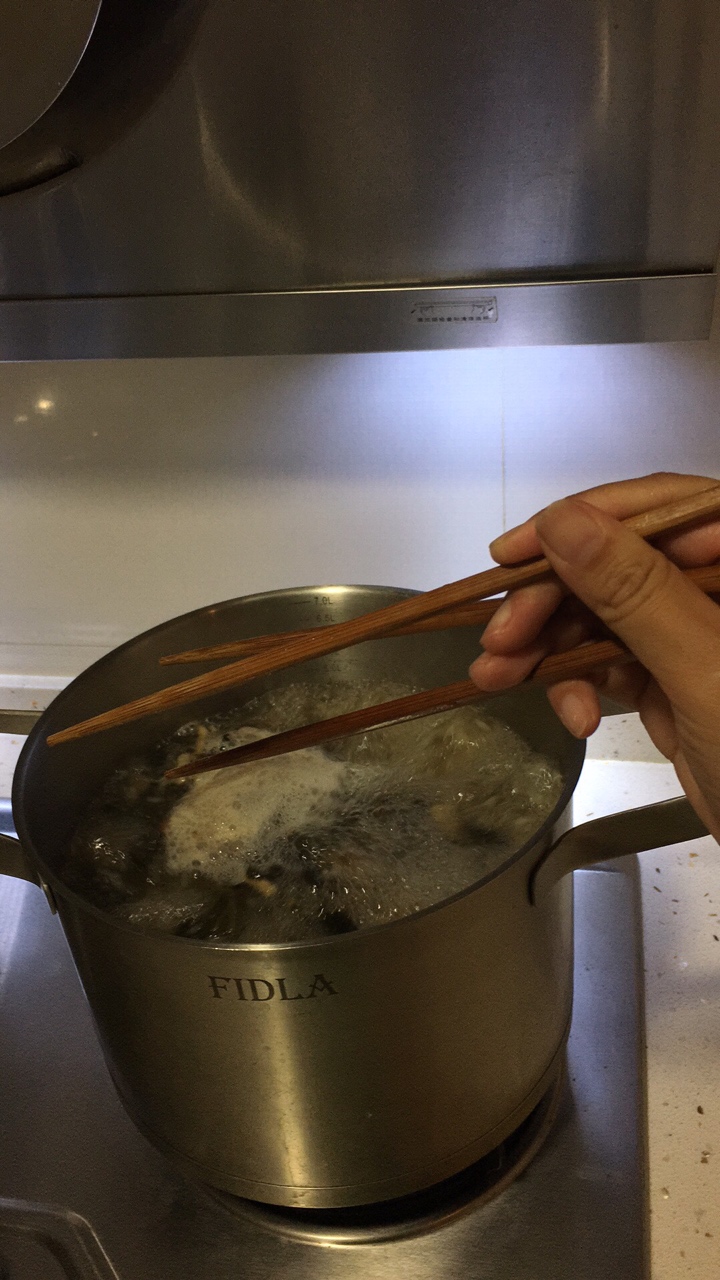 鹹豬骨菜乾粥的做法 步骤3