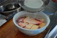 客家菜：鴨掌草鴨肉湯的做法 步骤3