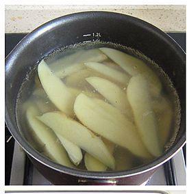 快手烤箱菜——黑椒薯角的做法 步骤2