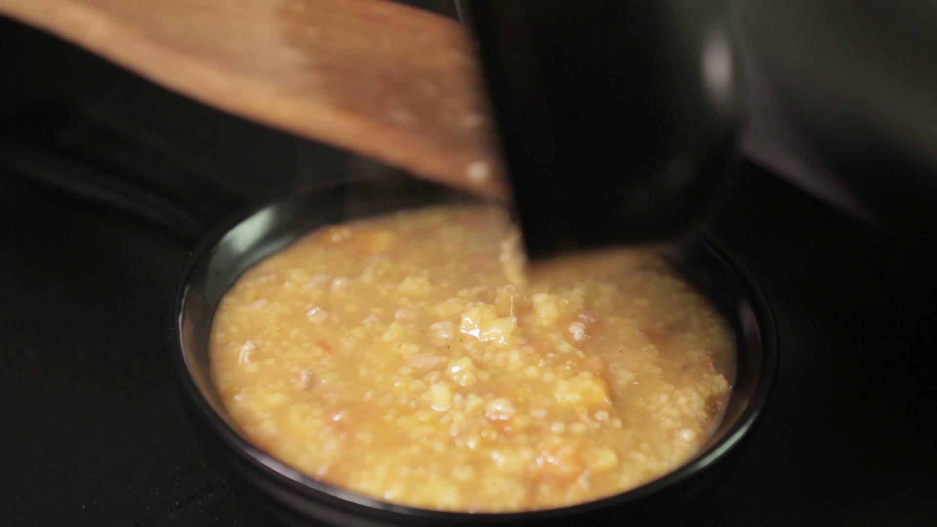 珍珠湯麪 | 爸爸廚房 VOL . 102 番茄 肉餡 小米 麪粉 橄欖油的做法 步骤13
