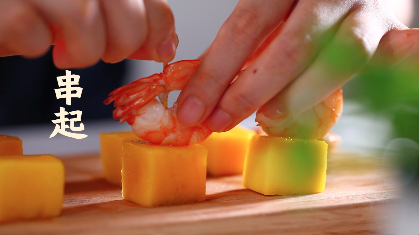 芒果大蝦蘸醬油&越南三色卷的做法 步骤6