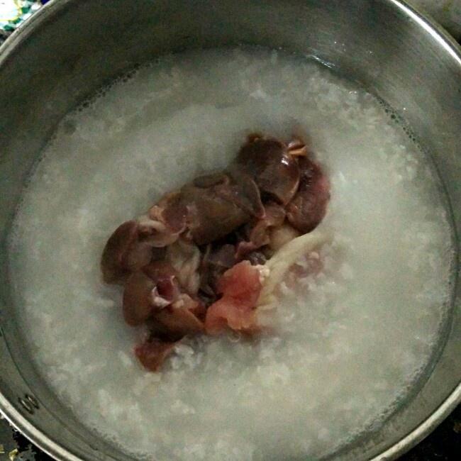 豬雜粥 — 廣東生滾粥的做法 步骤4