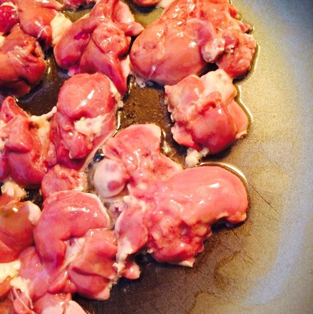 烤鵪鶉配雞肝的做法 步骤1