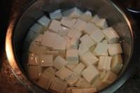 蝦仁豆腐煲的做法 步骤2