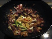 土豆臘肉燉火鍋的做法 步骤4