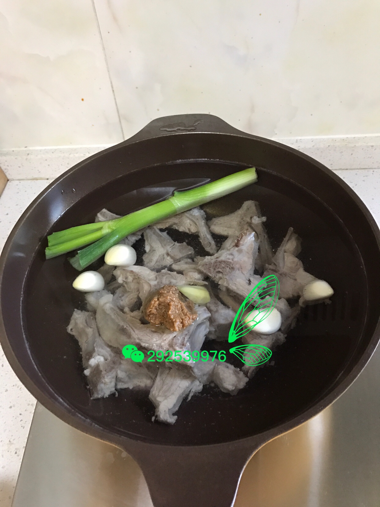 辣白菜脊骨土豆湯的做法 步骤2
