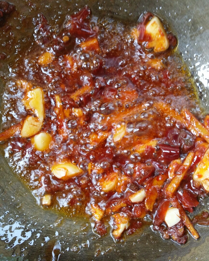 豆瓣醬炒大蝦的做法 步骤3