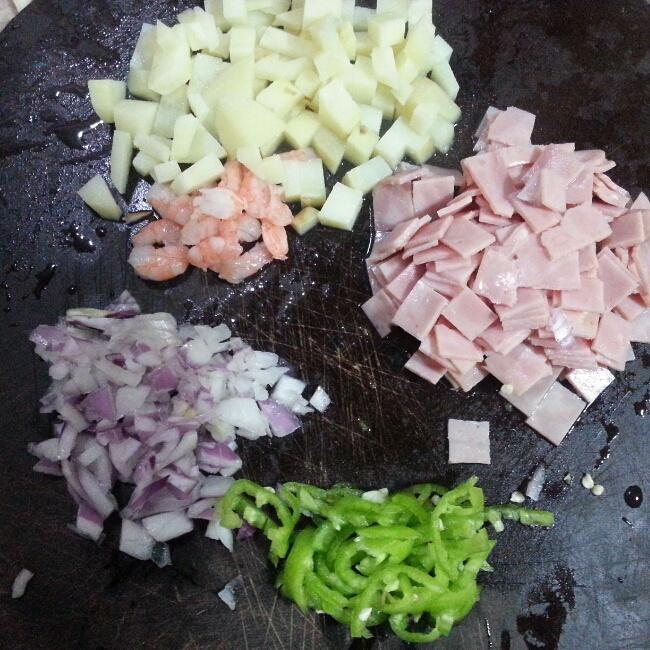 土豆火腿焗飯的做法 步骤2