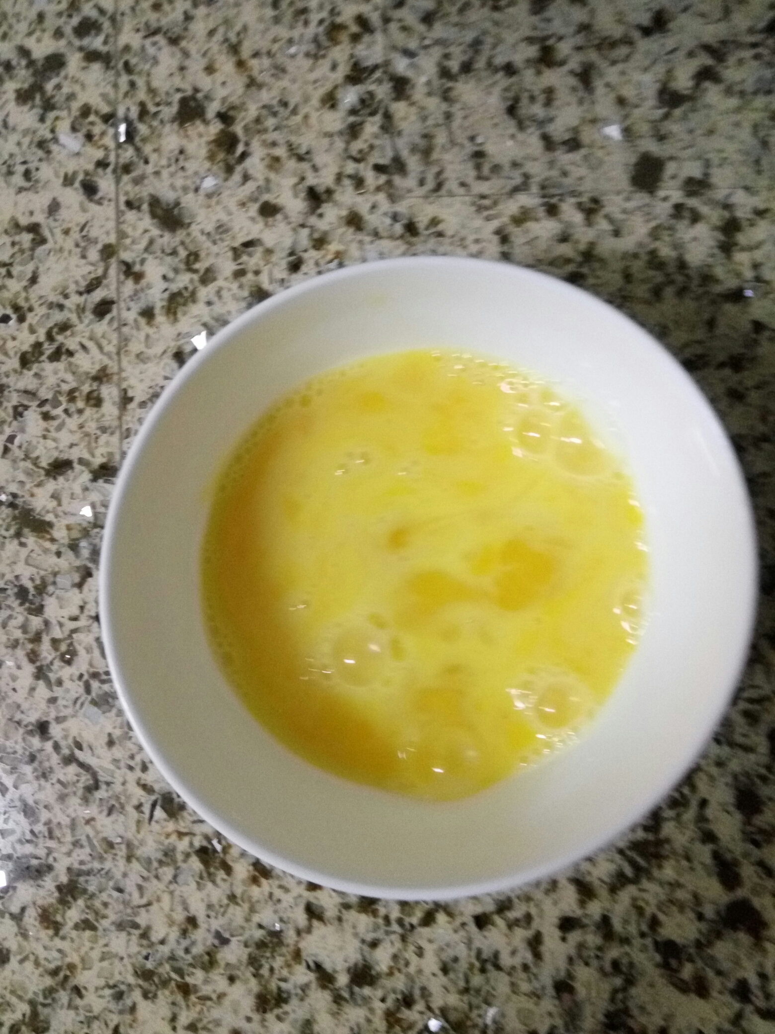 蒜苗炒雞蛋(3分鐘快手菜)的做法 步骤1