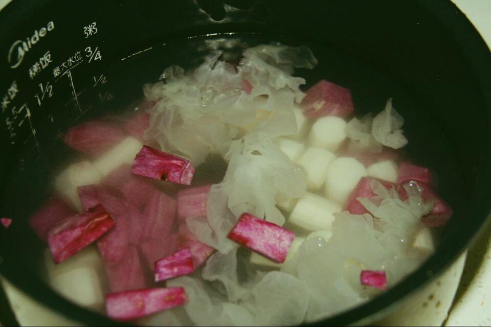 紫薯山藥銀耳養顏糖水的做法 步骤2