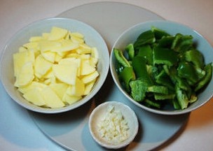 青椒土豆片的做法 步骤1
