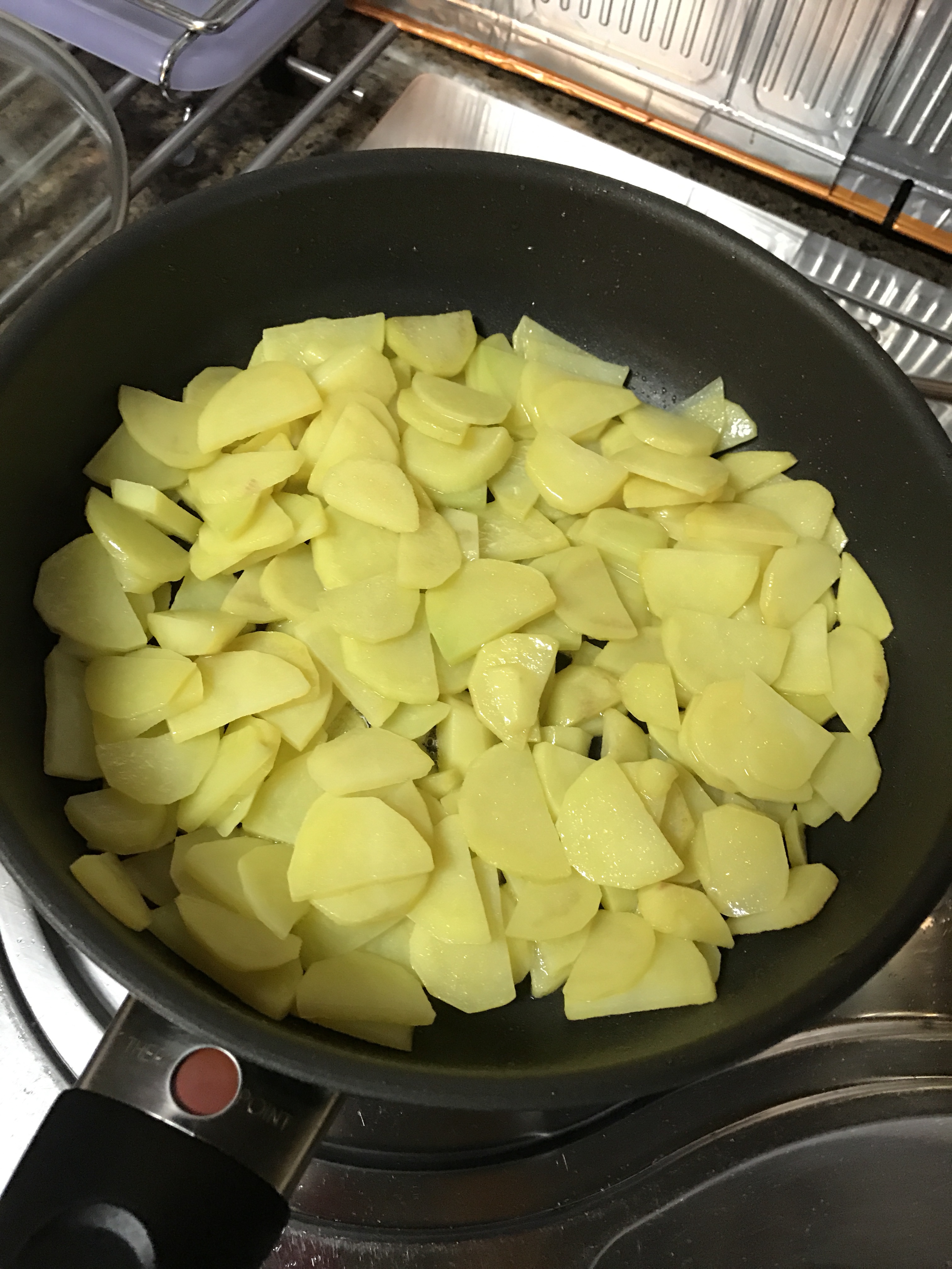 洋蔥青椒炒土豆的做法 步骤3
